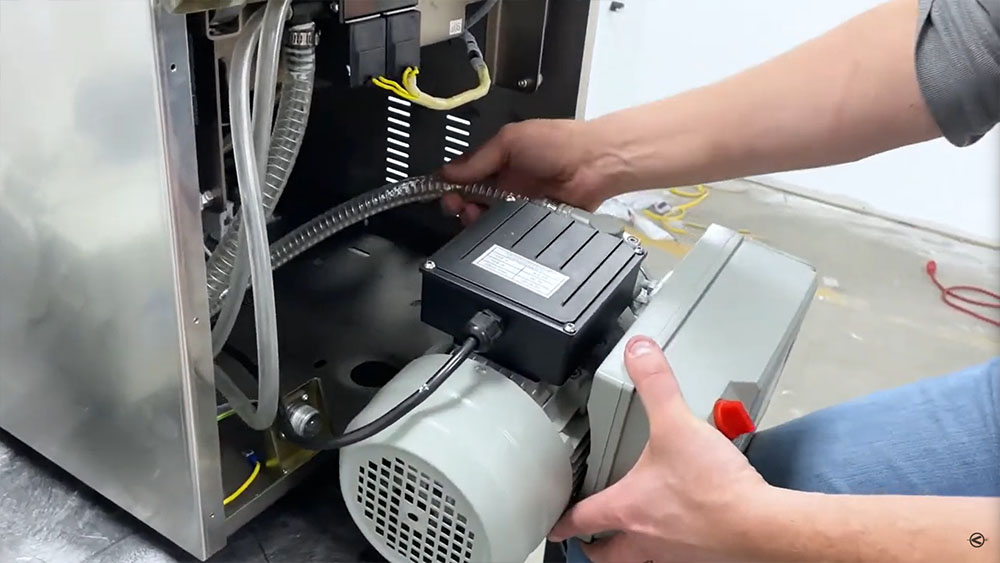 Replace Vacuum Pump Vac 310 Pic 3