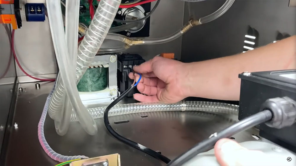 Replace Vacuum Pump Vac310 Pic 4